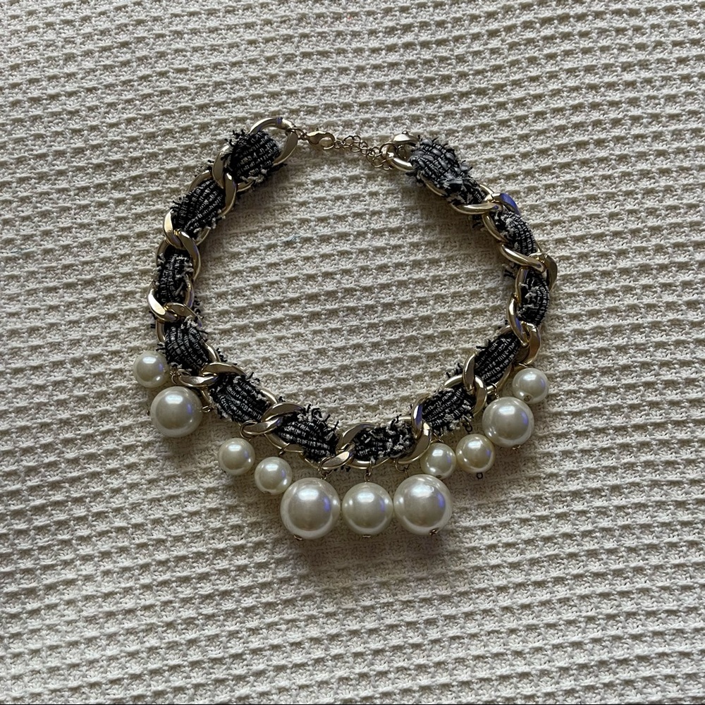 Statement pearl necklace